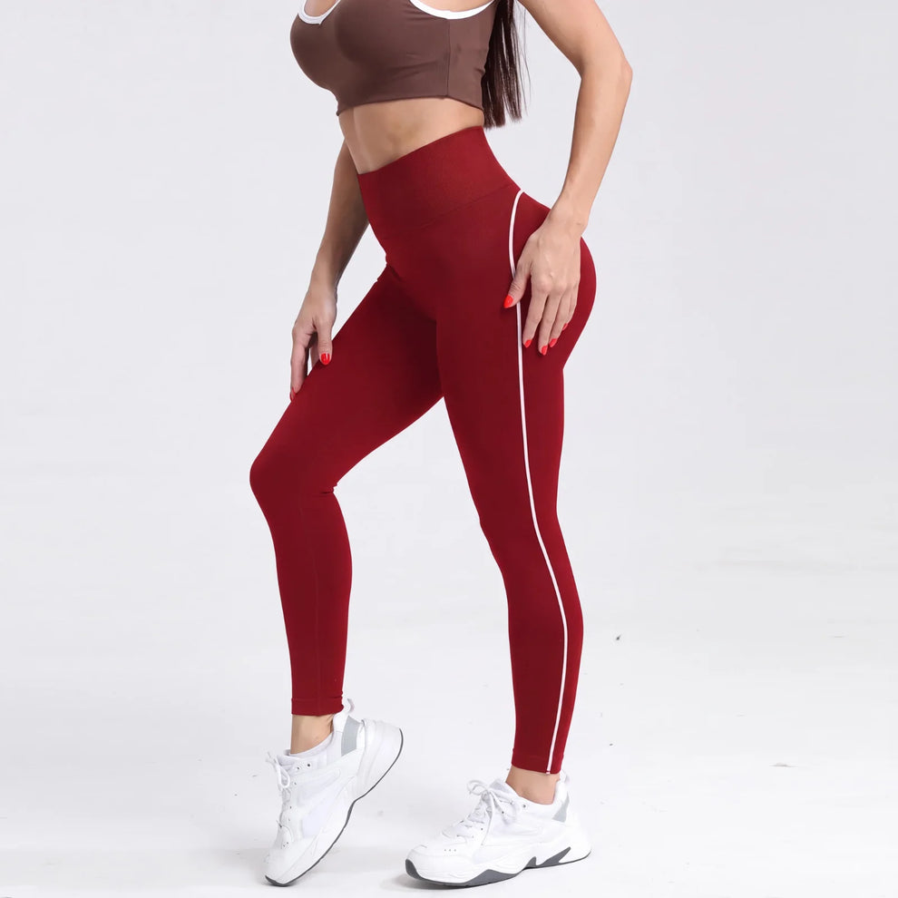 Sculvea essential seamless leggings - burgundy - worn by model, side view